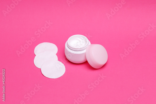 Fototapeta Naklejka Na Ścianę i Meble -  cream and cotton pads on a pink background