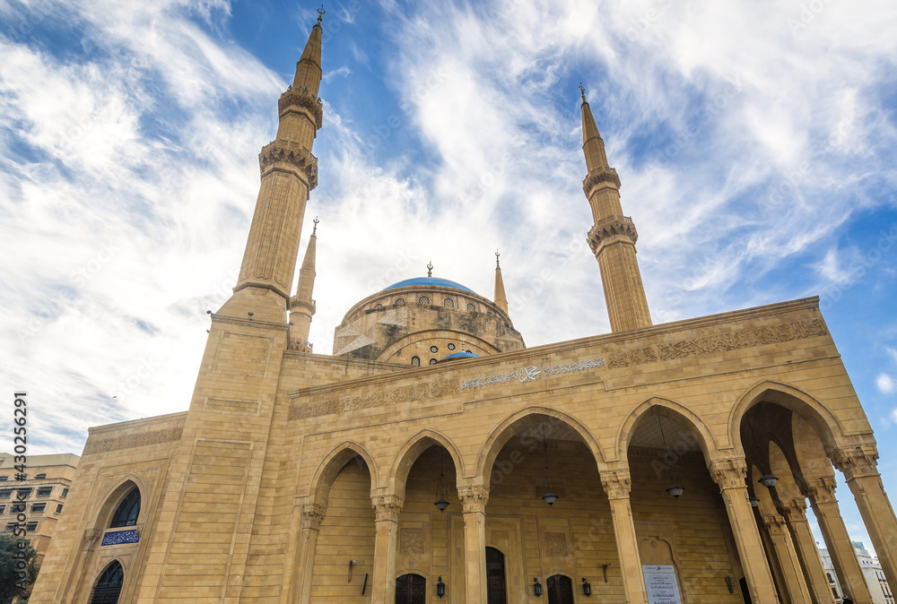 Naklejka premium Mohammad Al-Amin or simply Blue Mosque in Beirut, capital of Lebanon