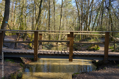 Brücke über den Furlbach im Naturschutzgebiet Furlbachtal, Rundwanderweg, Schloß Holte-Stukenbrock, Kreis Gütersloh, Ostwestfalen-Lippe