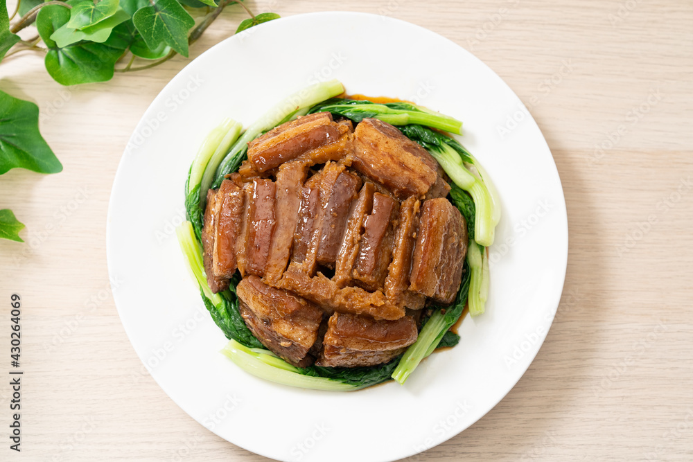 Braised pork belly with yam served with green vegetable