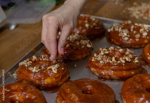 confectioner sprinkles caramelized donuts with nuts