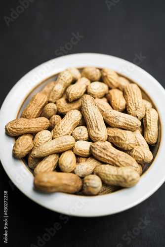 Dry Roasted Peanuts - plain, no salt, in-shell