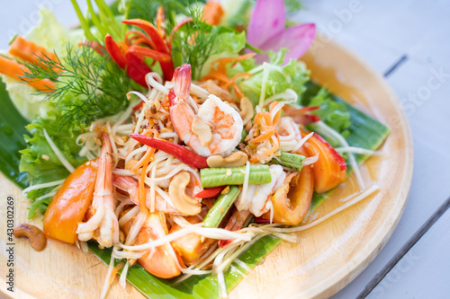 SOM TUM Papaya salad with shrimp