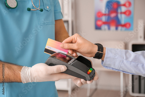 Patient paying for consulta...