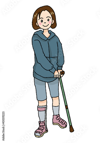 短下肢装具を付けてT字杖を持つ女性