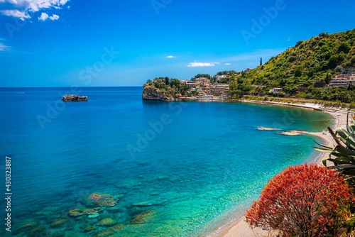 Fototapeta Naklejka Na Ścianę i Meble -  Tropical beach, turquoise sea, travel destination background 