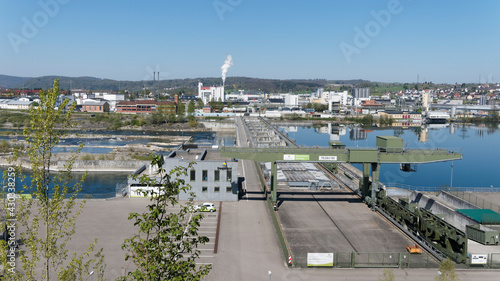 Centrale hydroélectrique de Rheinfelden sur le Rhin entre l'Allemagne et la Suisse photo