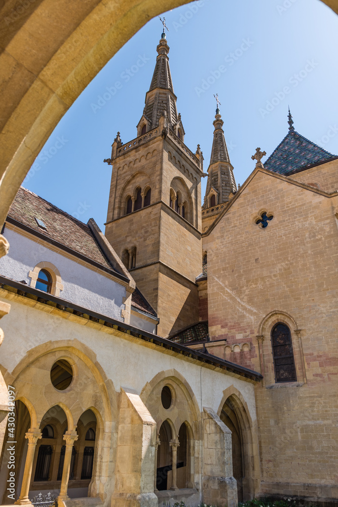 Fototapeta premium Cloître de la collégiale de Neuchâtel