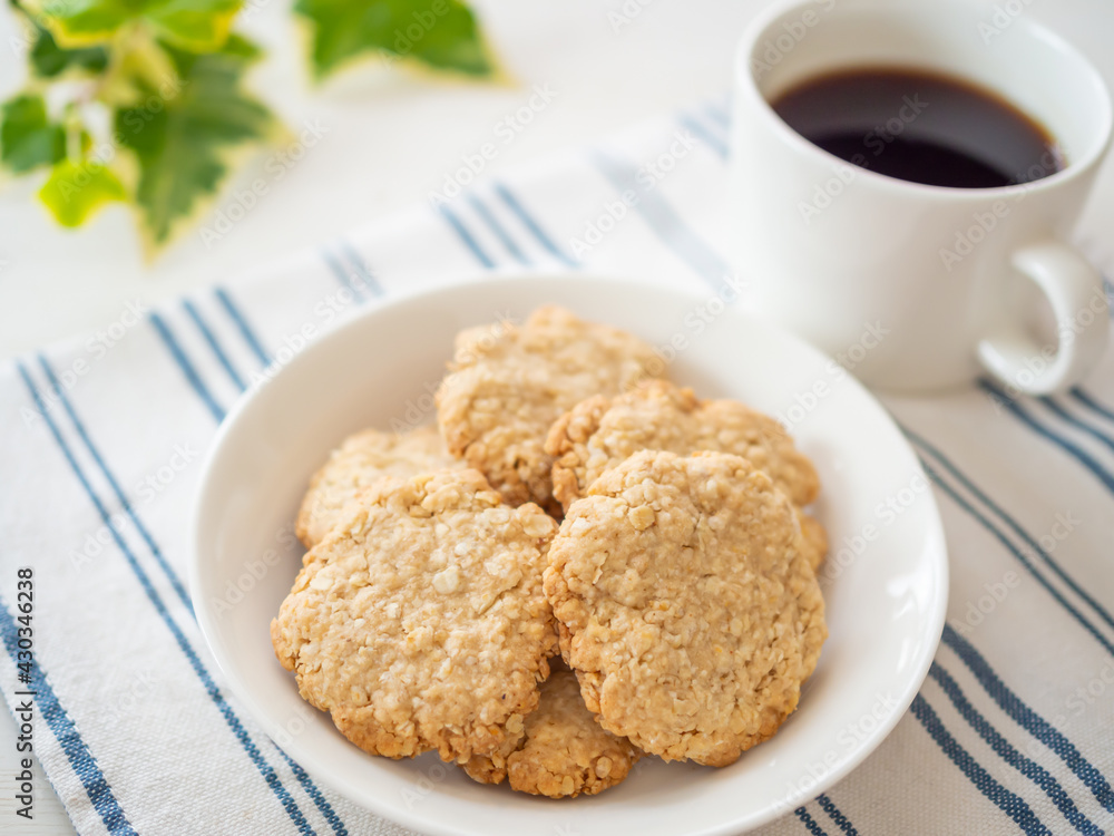 オートミールクッキーとコーヒー オートミールクッキーとコーヒー