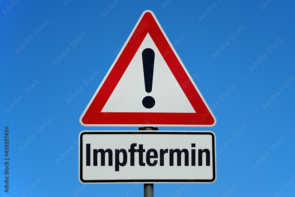 Impftermin - Achtung Schild mit blauem Himmel Impftermin - Achtung Schild mit blauem Himmel