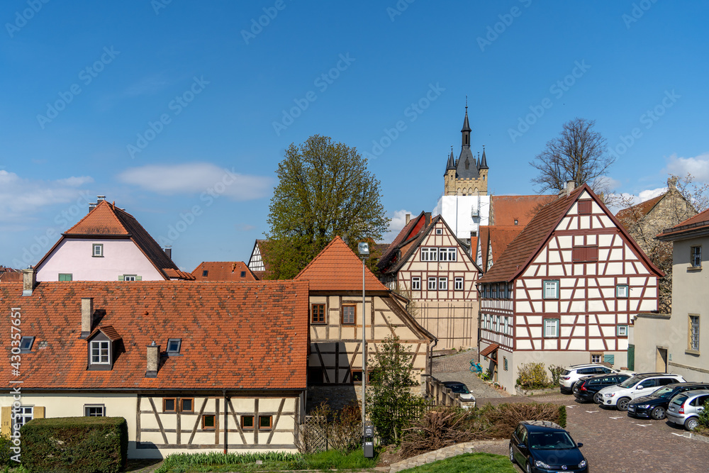 Blick über die Daecher der Stadt Bad Wimpfen mit der Kirche im Hintergrund, Baden Württemberg, Deutschland Blick über die Daecher der Stadt Bad Wimpfen mit der Kirche im Hintergrund, Baden Württemberg, Deutschland