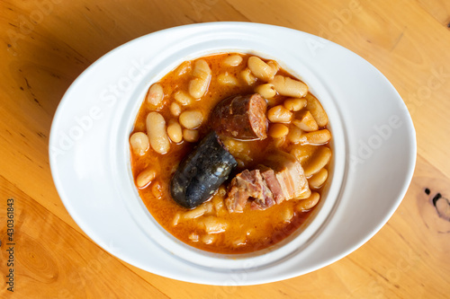 Fabada Asturiana (Guiso de judías asturianas con tocino, chorizo y morcilla)