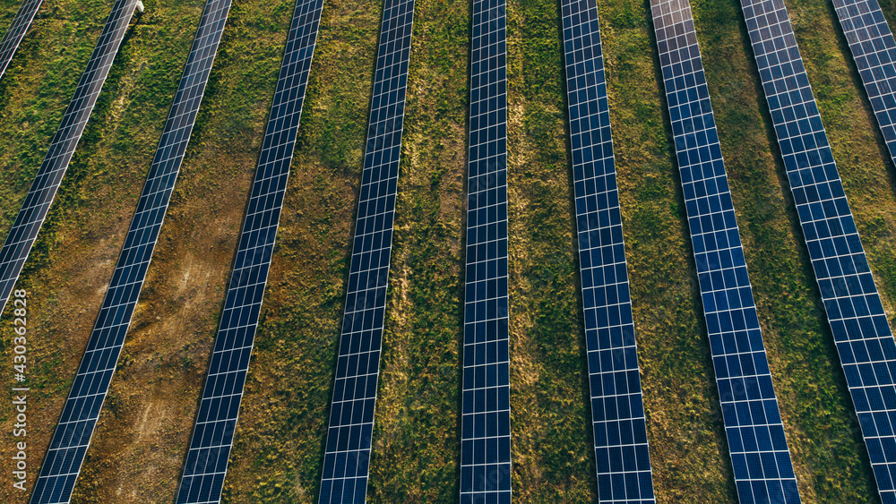 Obraz premium Solar panels in aerial view