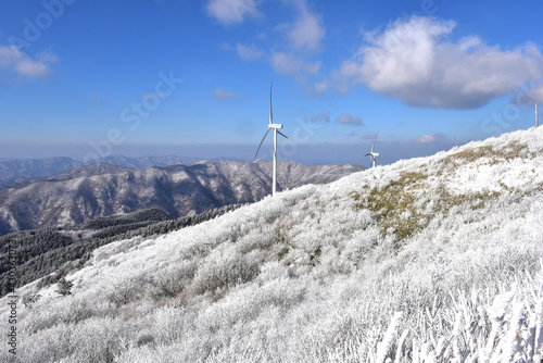 Winter snow-covered landscape of Taegisan Mountain, South Korea © Youngok