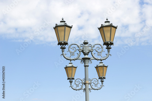 Street lamp with four lamps during the day.