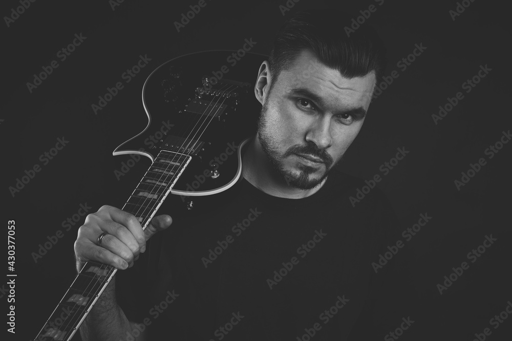 Portret gitarzysty. Gitara. Gitara elektryczna Portret gitarzysty. Gitara. Gitara elektryczna