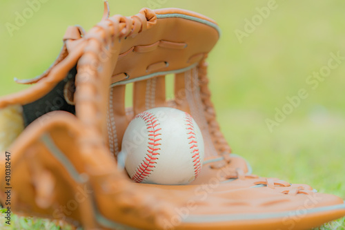  野球グローブとボール
