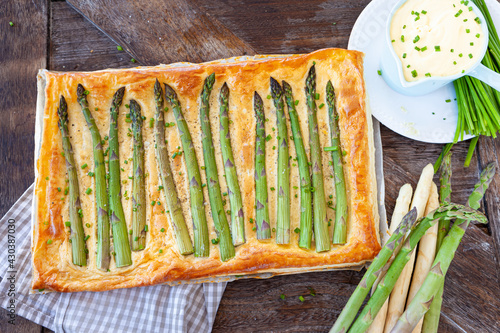 Blaetterteig Quiche mit Spargel