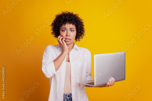 Canvastavla Close up portrait of nervous african american woman hold netbook bite nails