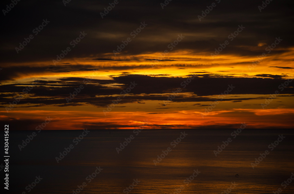 Fototapeta premium sunset over the sea