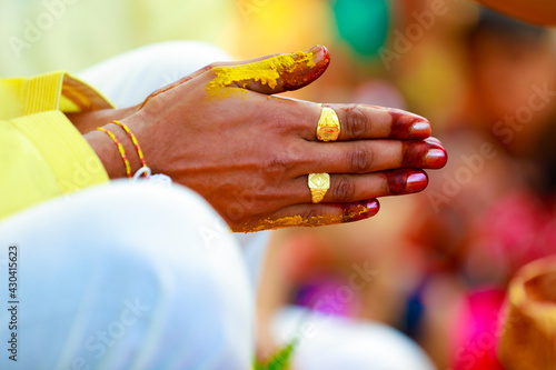 Indian Traditional Wedding: Groom hand