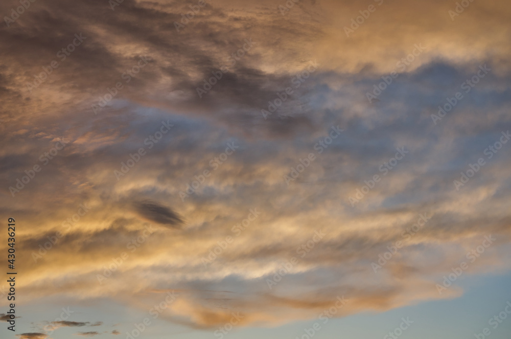 Obraz premium Clouds during a Colourful Sunset
