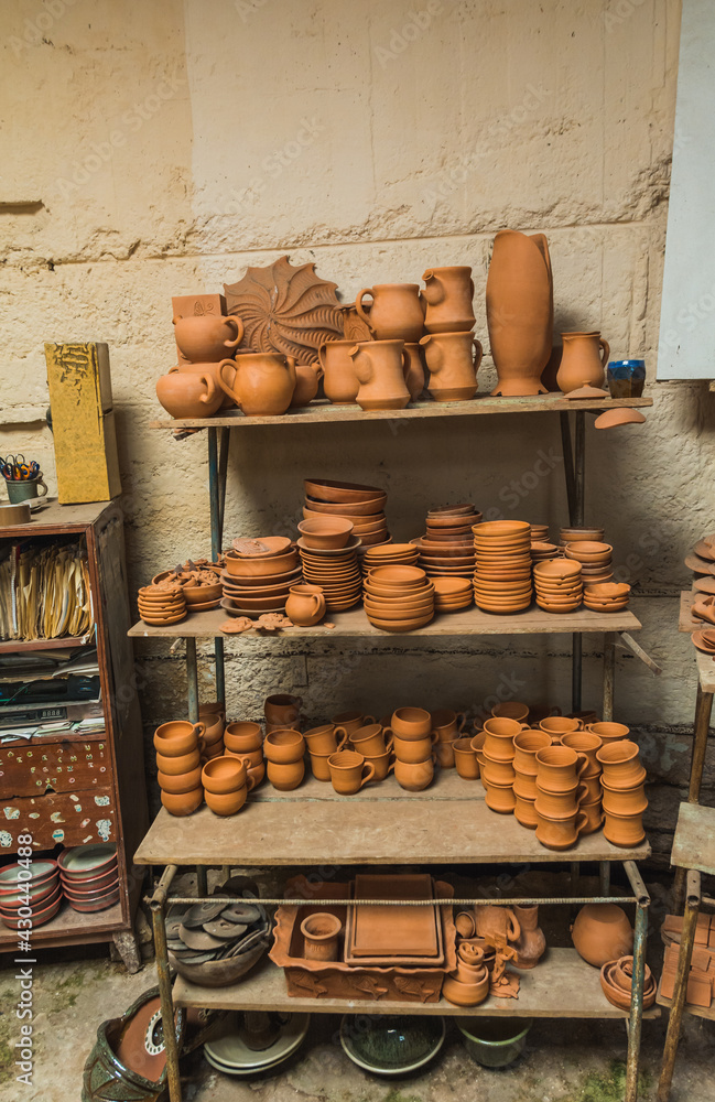 Mexican pottery handicrafts in clay, sculptures, vessels, jugs, vases etc, using traditional methods.