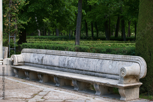 ławka park kamień rzeźbiona aranjuez hiszpania