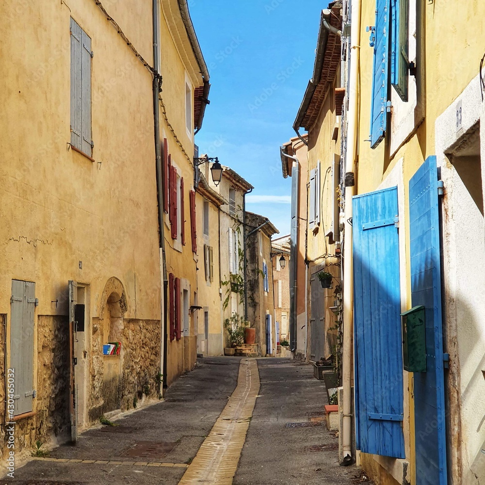 Meyrargues est une commune française, située dans le département des Bouches-du-Rhône en région Provence-Alpes-Côte d'Azur. Elle fait partie de la métropol