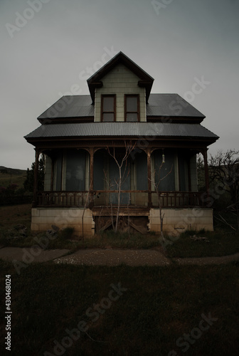 dark spooky abandoned haunted homestead on the dalles mountain ranch near goldendale © heidi