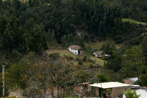 Casa en paisaje colombiano