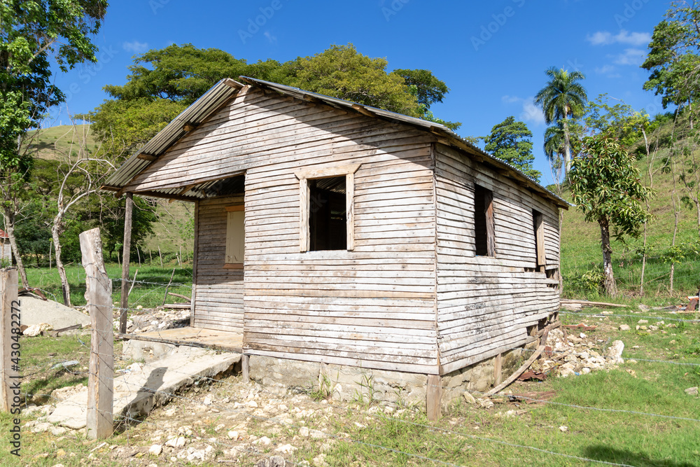 Fototapeta premium wooden house in the mountains