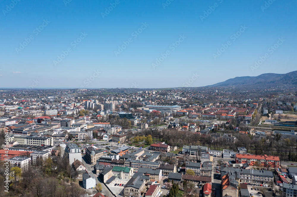 Bielsko Biała - Panorama Miasta - Krajobraz z lotu ptaka w słoneczny dzień - wiosna 2021