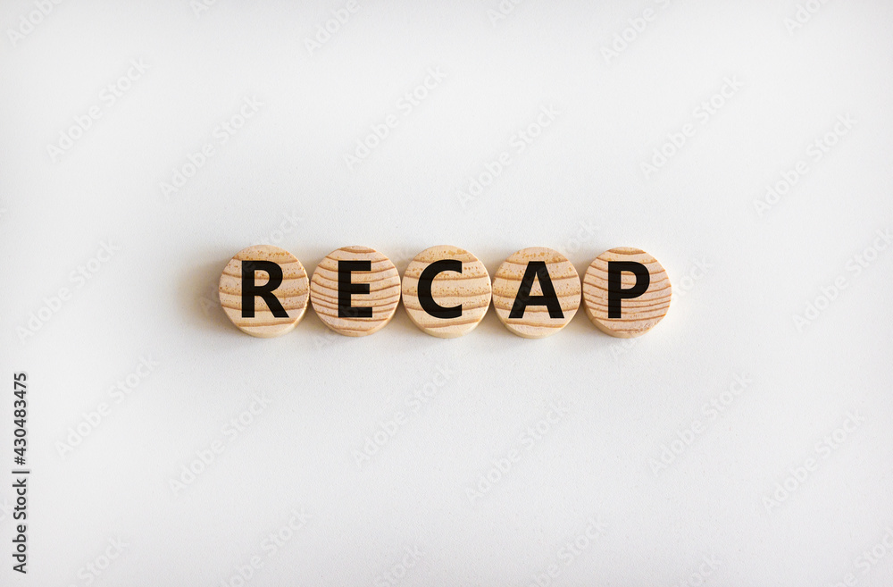 Obraz premium Recap symbol. The word 'recap' on wooden circles on beautiful white table. Beautiful white background, copy space. Business and recap concept.