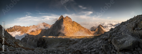 Obraz na płótnie Vysoka Peak with Inversion in Golden Light in High Tatras, Slovakia w salonie