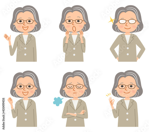 年配の女性の様々な表情.　ベクターイラストのセット