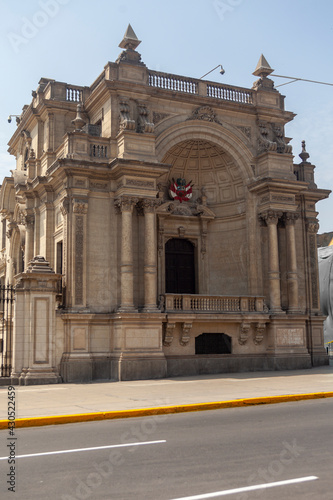 Catedral iglesia palacio gobierno ciudad plaza de armas