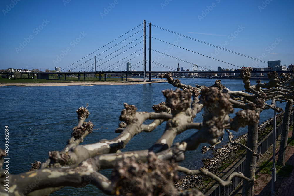 Düsseldorf city places buildings media harbour    