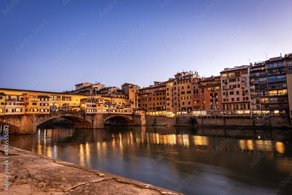 Medieval Ponte Vecchio (Old Bridge) and the River Arno, Florence downtown, UNESCO world heritage site, Tuscany Italy, Europe.