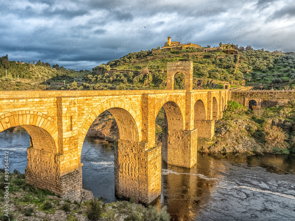 Fototapeta premium Alcántara Bridge, Puente Romano de Alcántara