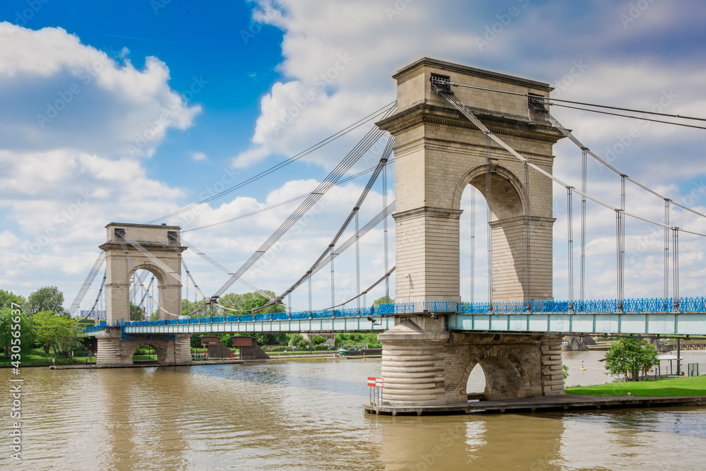 Obraz premium Pont suspendu du Port à l'Anglais