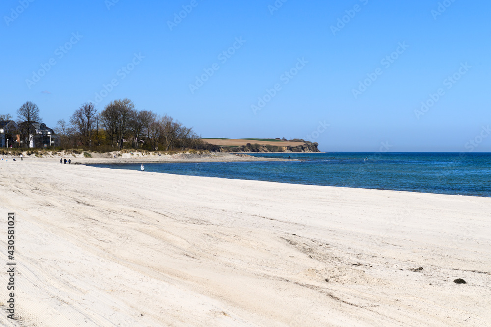 Strand in Boltenhagen mit Blick auf die Steilküste Strand in Boltenhagen mit Blick auf die Steilküste