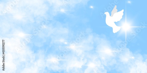 Sfondo banner azzurro Colomba Bianca vola nel cielo. Pasqua 