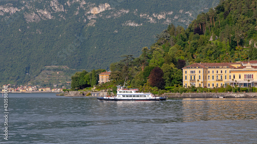 Wallpaper Mural Ferry Lake Como Torontodigital.ca