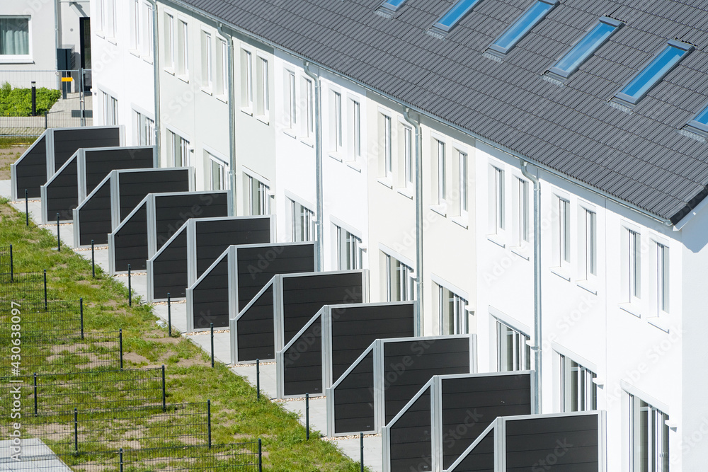 Fototapeta premium Reihenhaus Siedlung Neubau