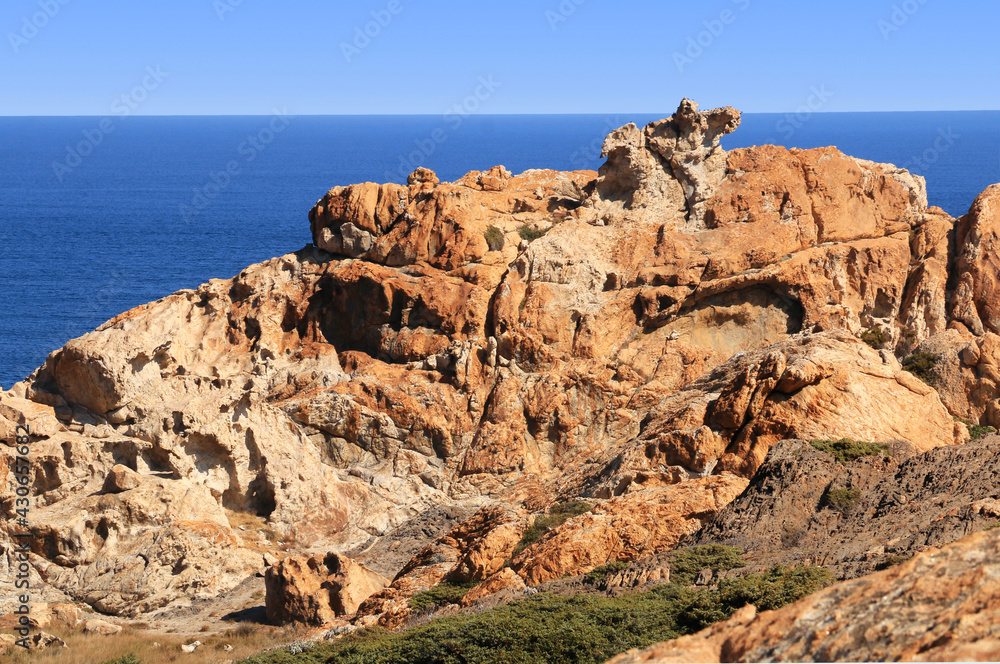 Roches façonnées par l'érosion au Cap de Creus en Catalogne, près de Cadaques.