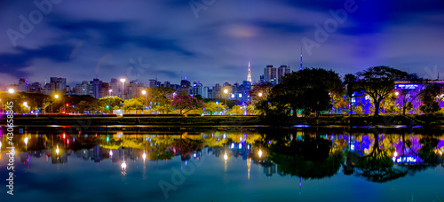 Visão Panorâmica Noturna da Cidade de São Paulo photo