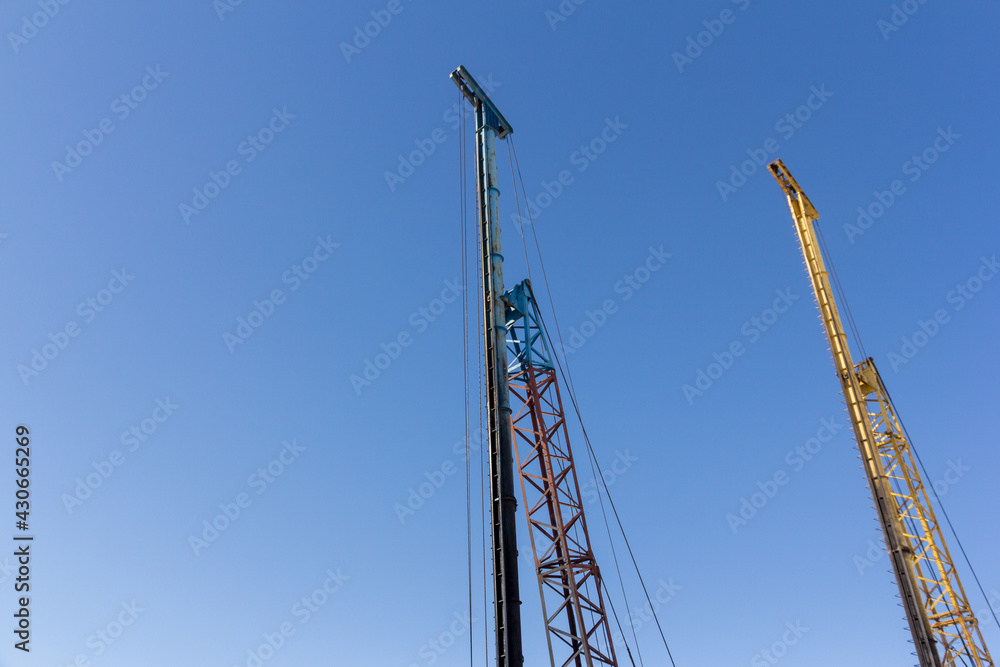 Hammer from a piling machine. Pile driving machine. Pile driving equipment for building construction. Hammer from a piling machine. Pile driving machine. Pile driving equipment for building construction.