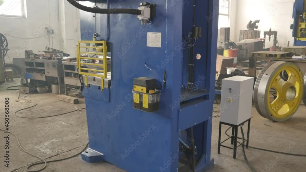 Press for the production of metal products Press for the production of metal products