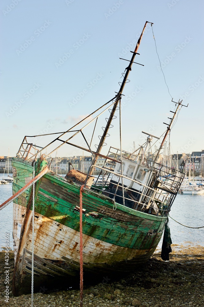 shipwreck in camaret harbour